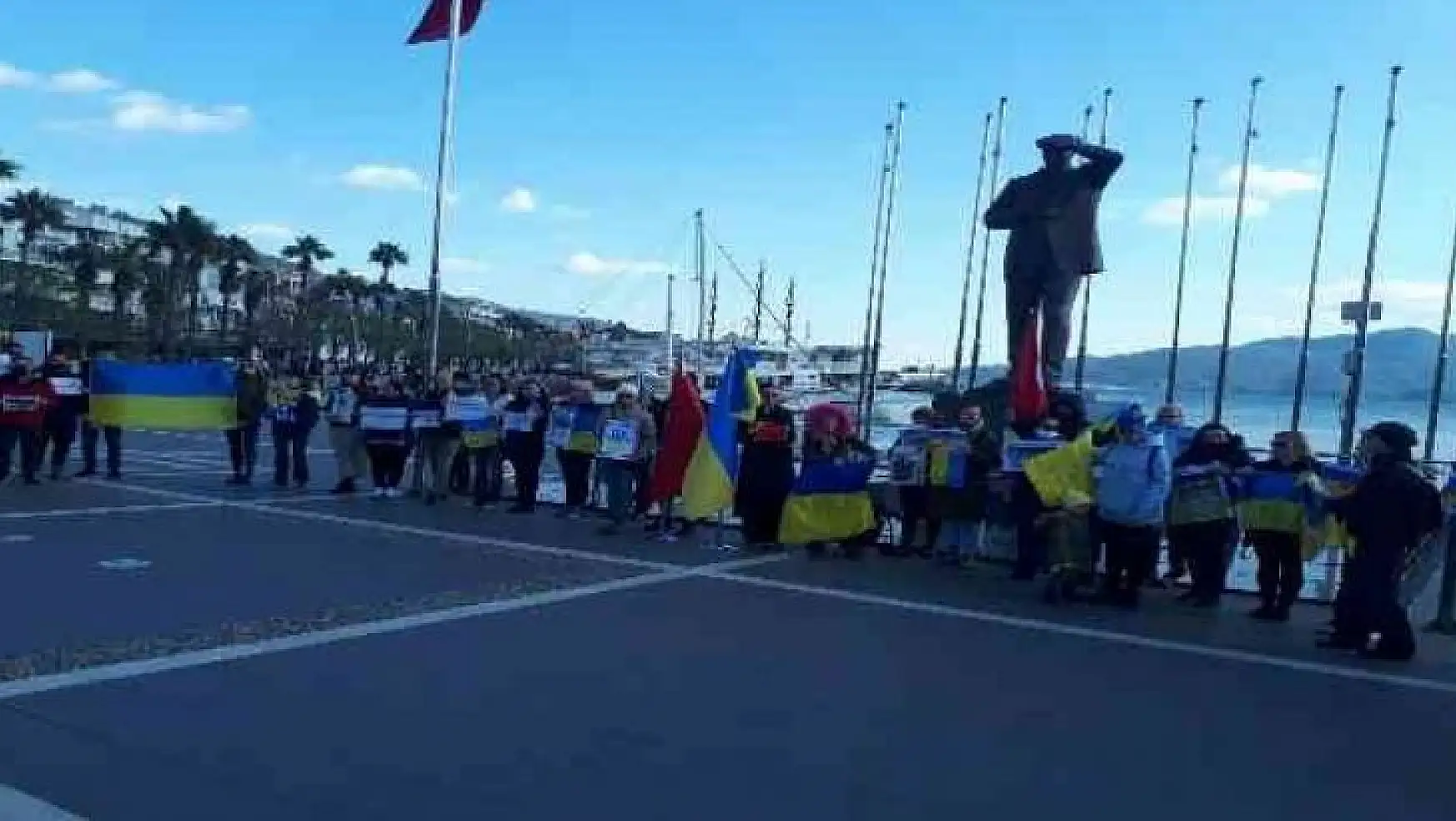 Marmaris'te yaşayan Ukraynalılar barış çağrısı yaptı