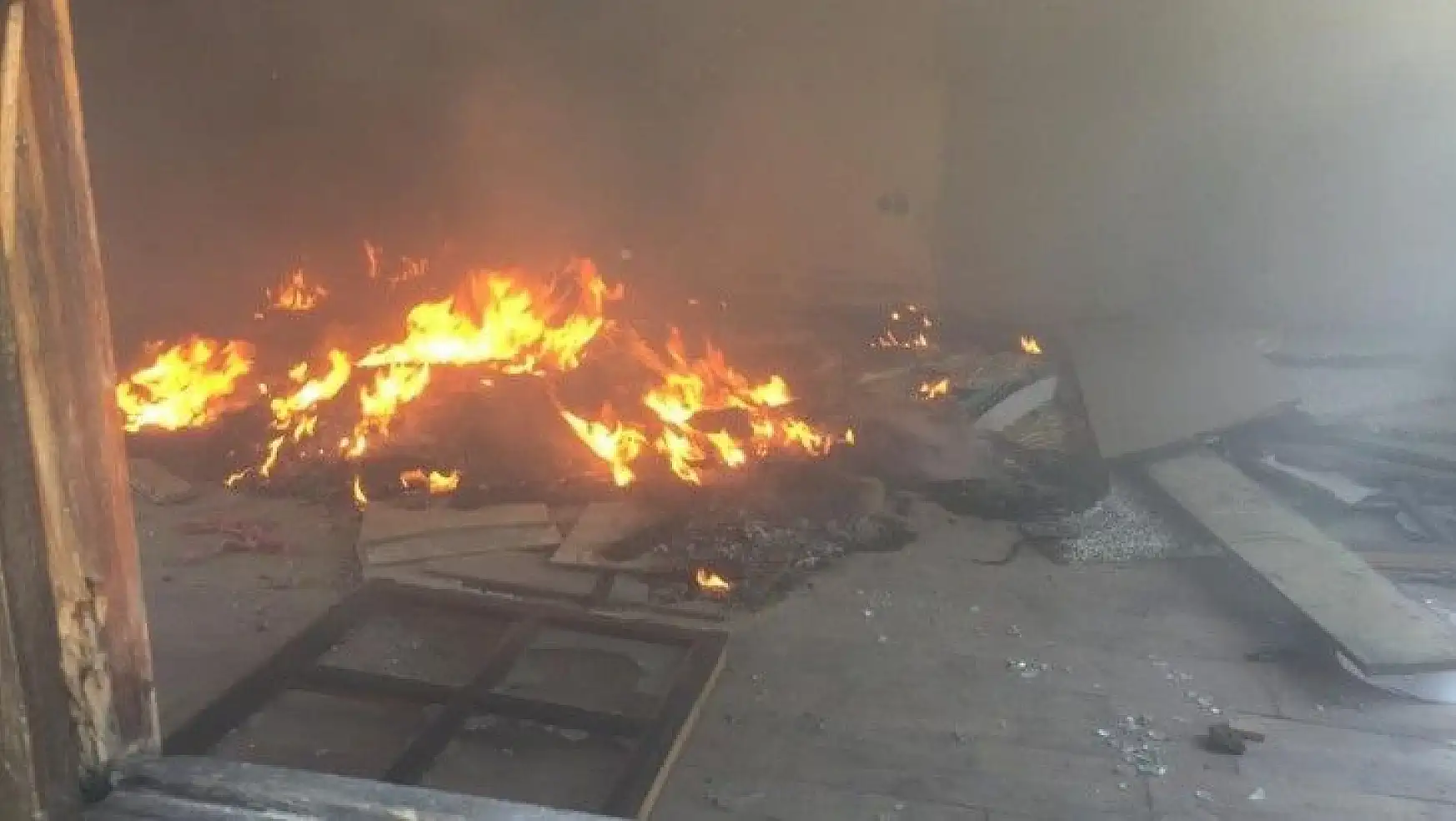 Menteşe'de binada çıkan yangın söndürüldü