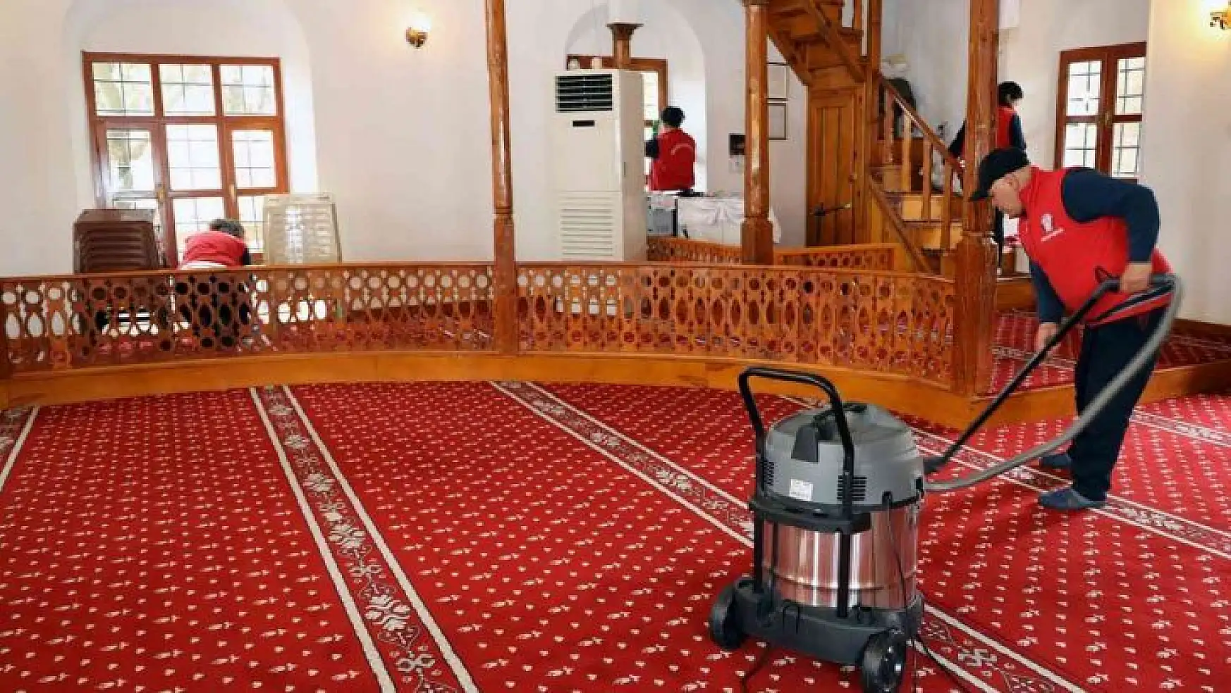 Menteşe'de Camilere Ramazan temizliği