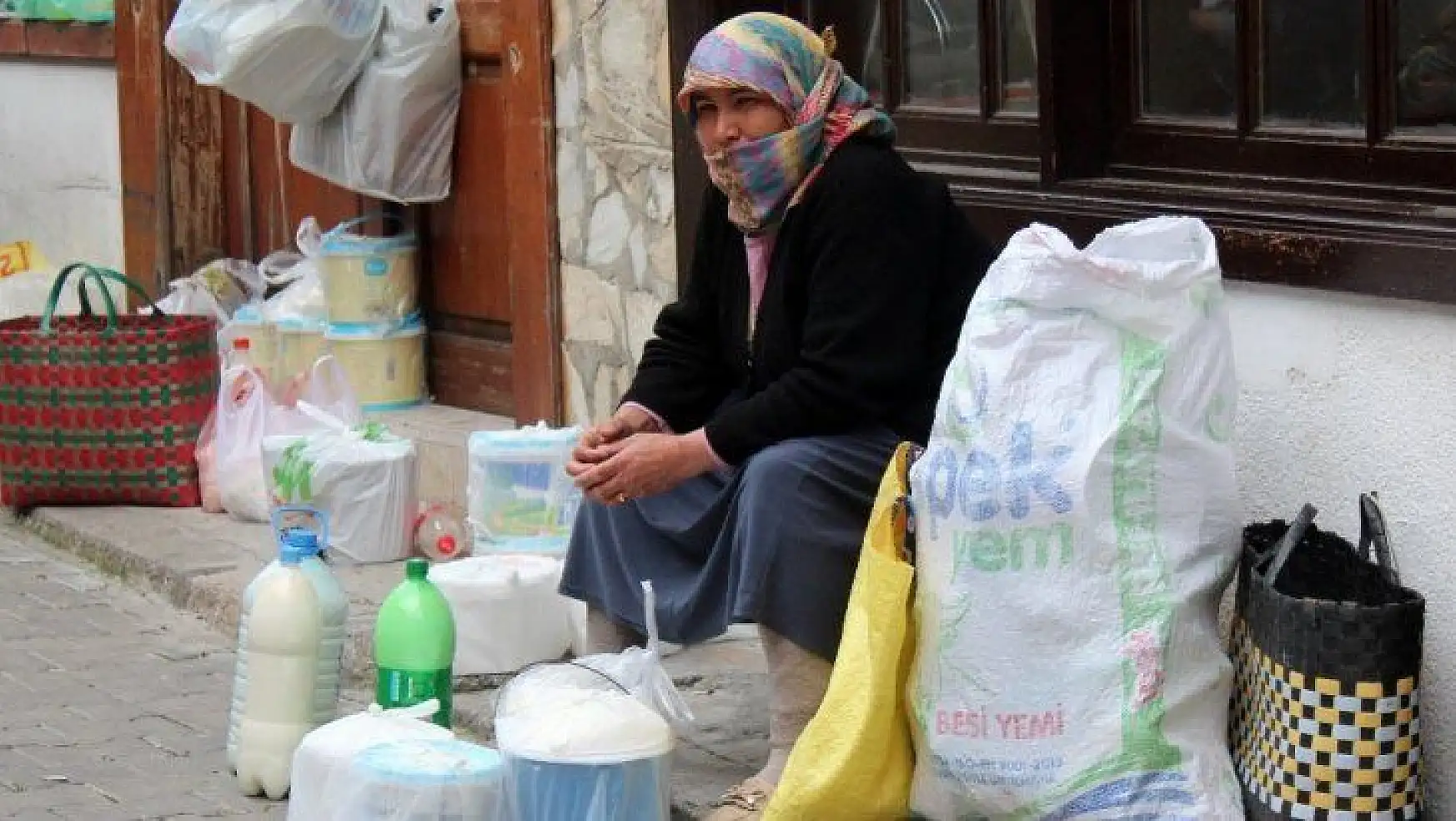 Menteşe'nin yoğurtçu kadınları sokaktan kurtulmak istiyor