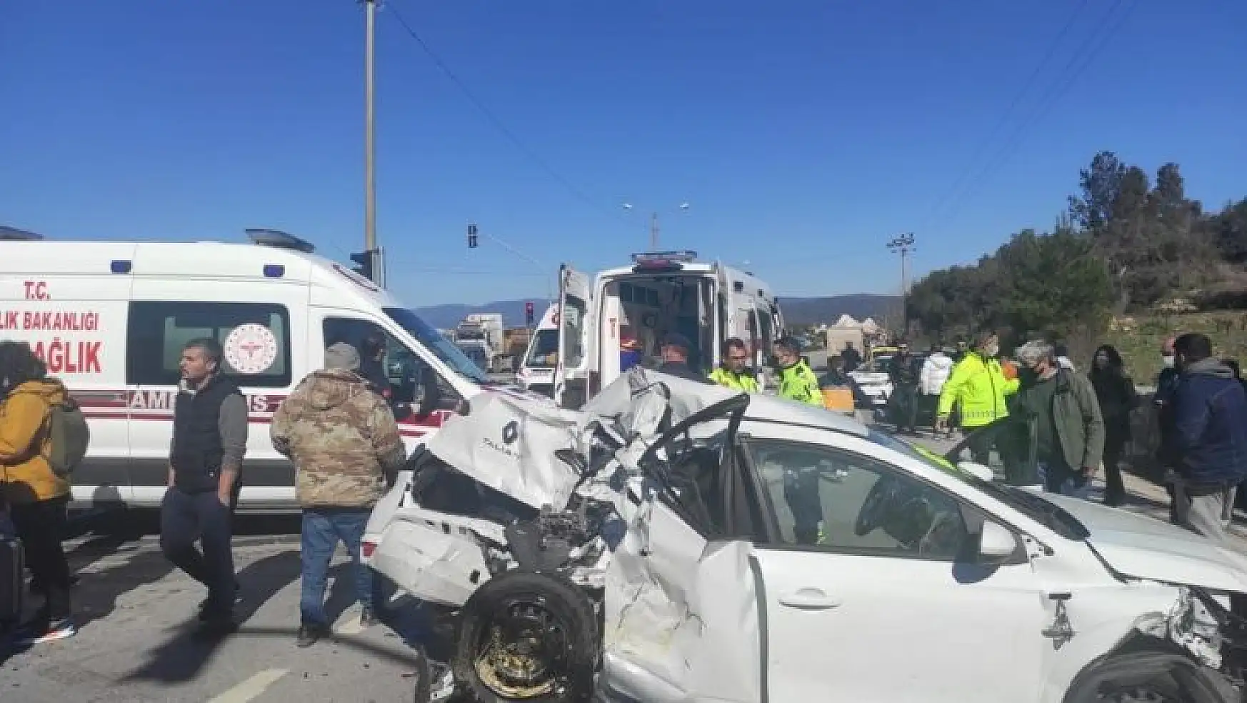 Milas-Bodrum karayolunda zincirleme trafik kazası: 1'i ağır 7 yaralı