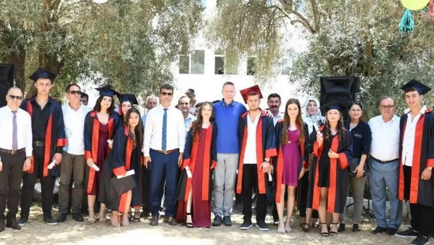Milas Selimiye'de lise öğrencileri mezuniyet sevinci yaşadı