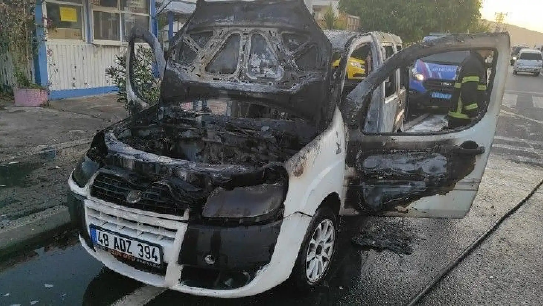 Milas'ta araç yangını