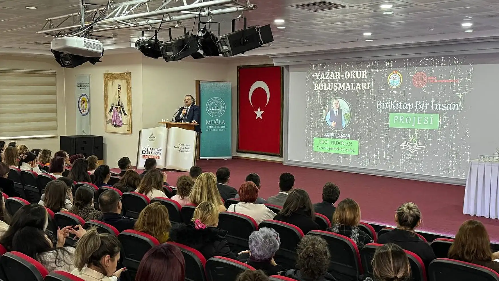 Muğla'da Bir Kitap Bir İnsan Projesinin Konuğu Yazar Erdoğan Oldu