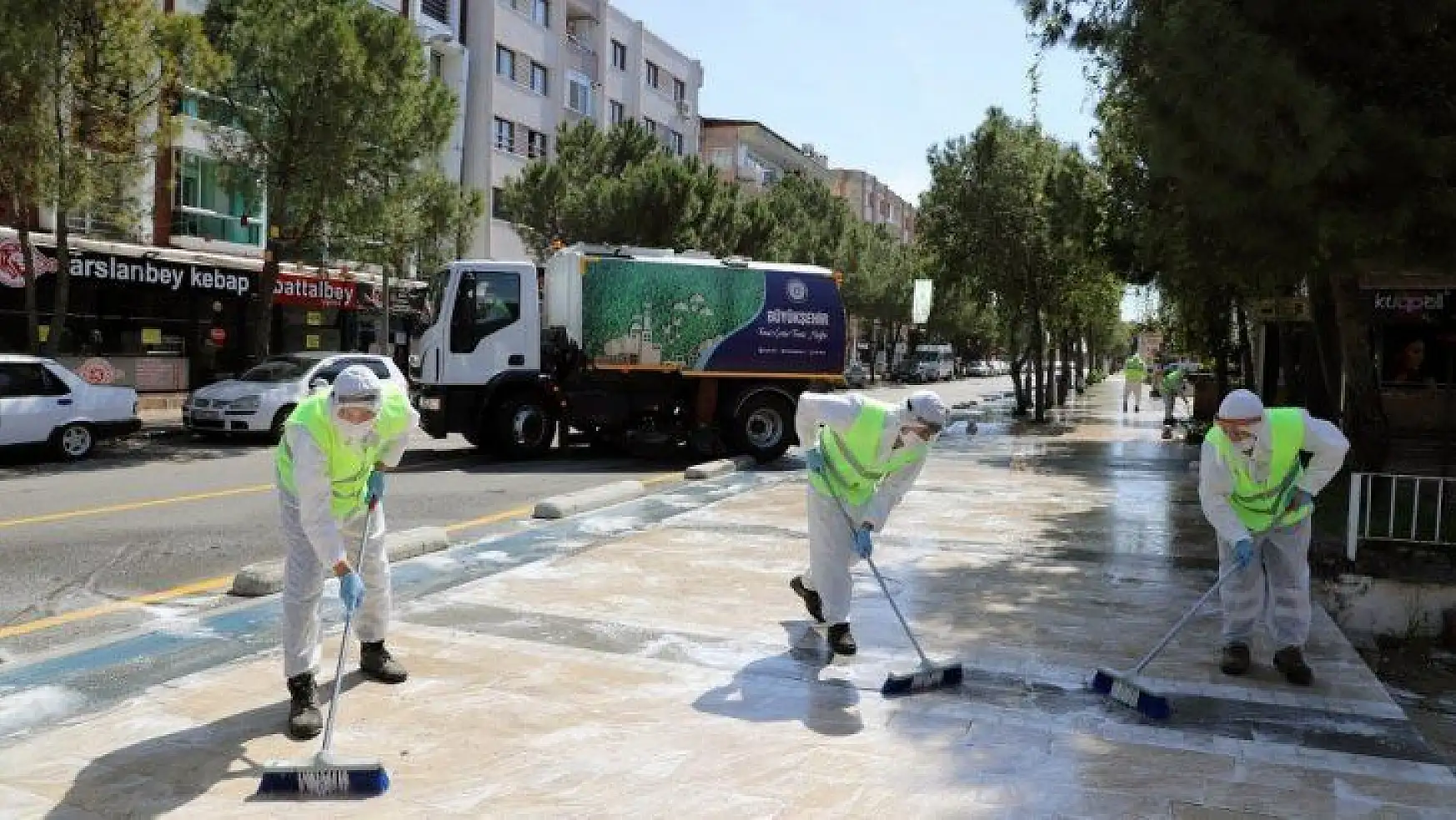 Muğla sokakları deterjan ile yıkanıyor