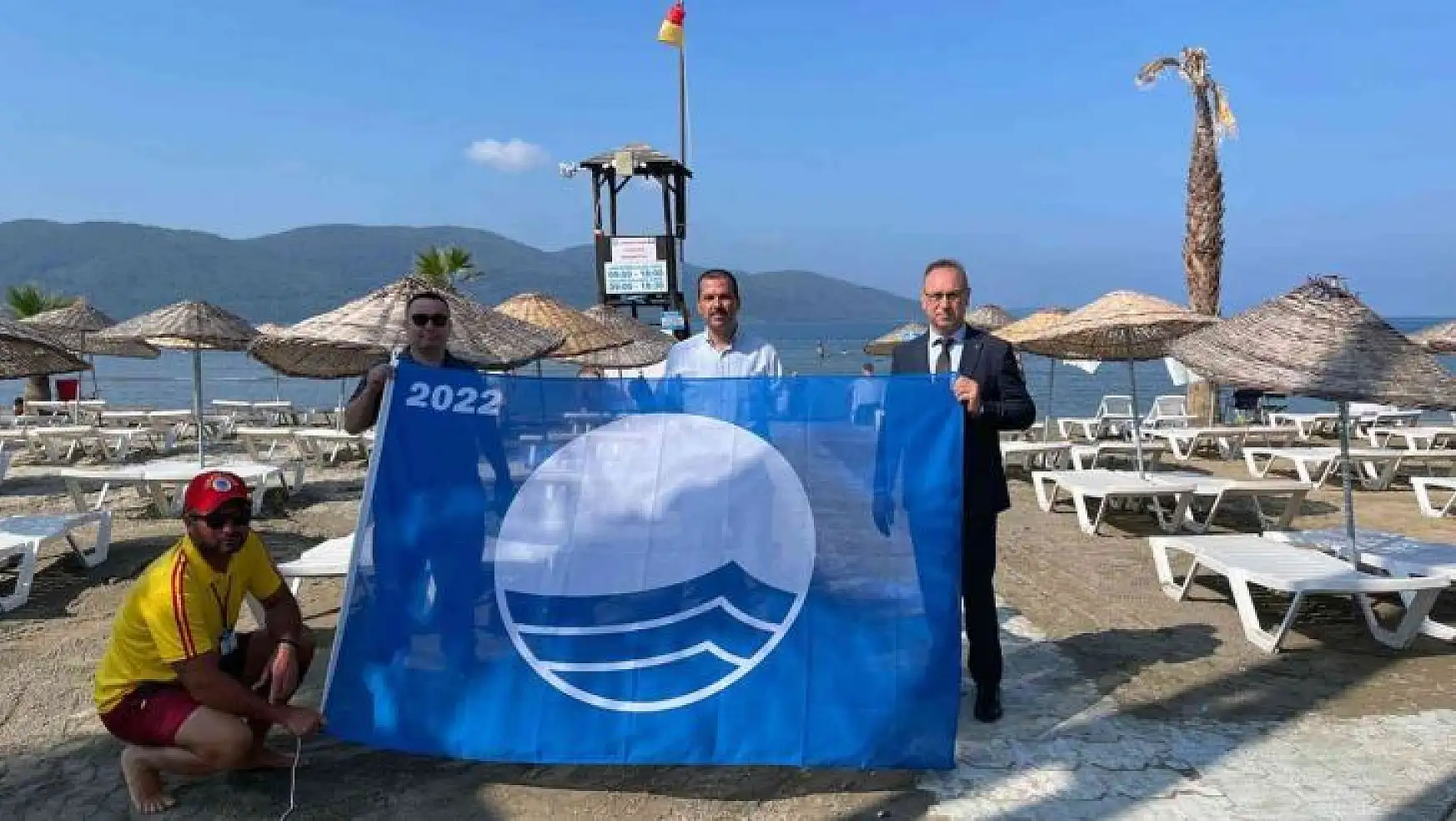 Sakin Kent Akyaka plajı 'Mavi' gerdanlığını taktı