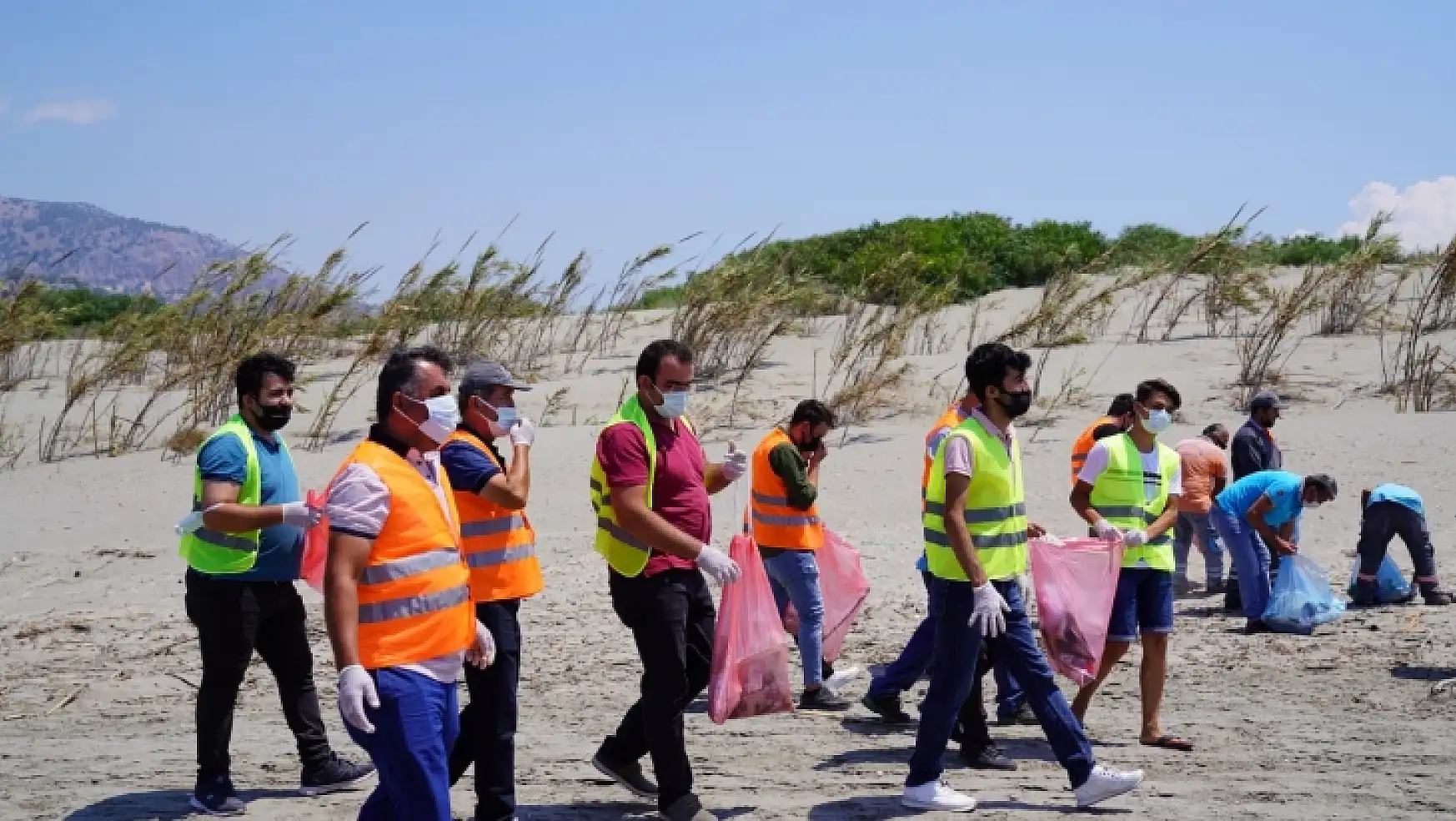Seydikemer Belediye Başkanı Yakup Otgöz'den Seydikemer Ak Parti Gençlik Kollarının plaj temizleme etkinliğine destek