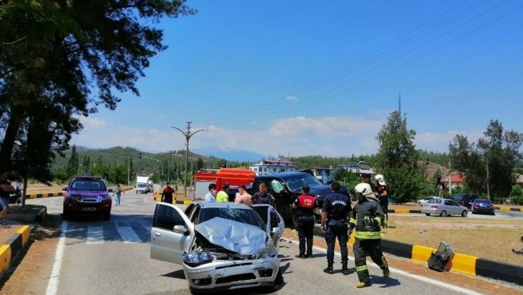 Seydikemer'deki trafik kazasında 3 kişi yaralandı