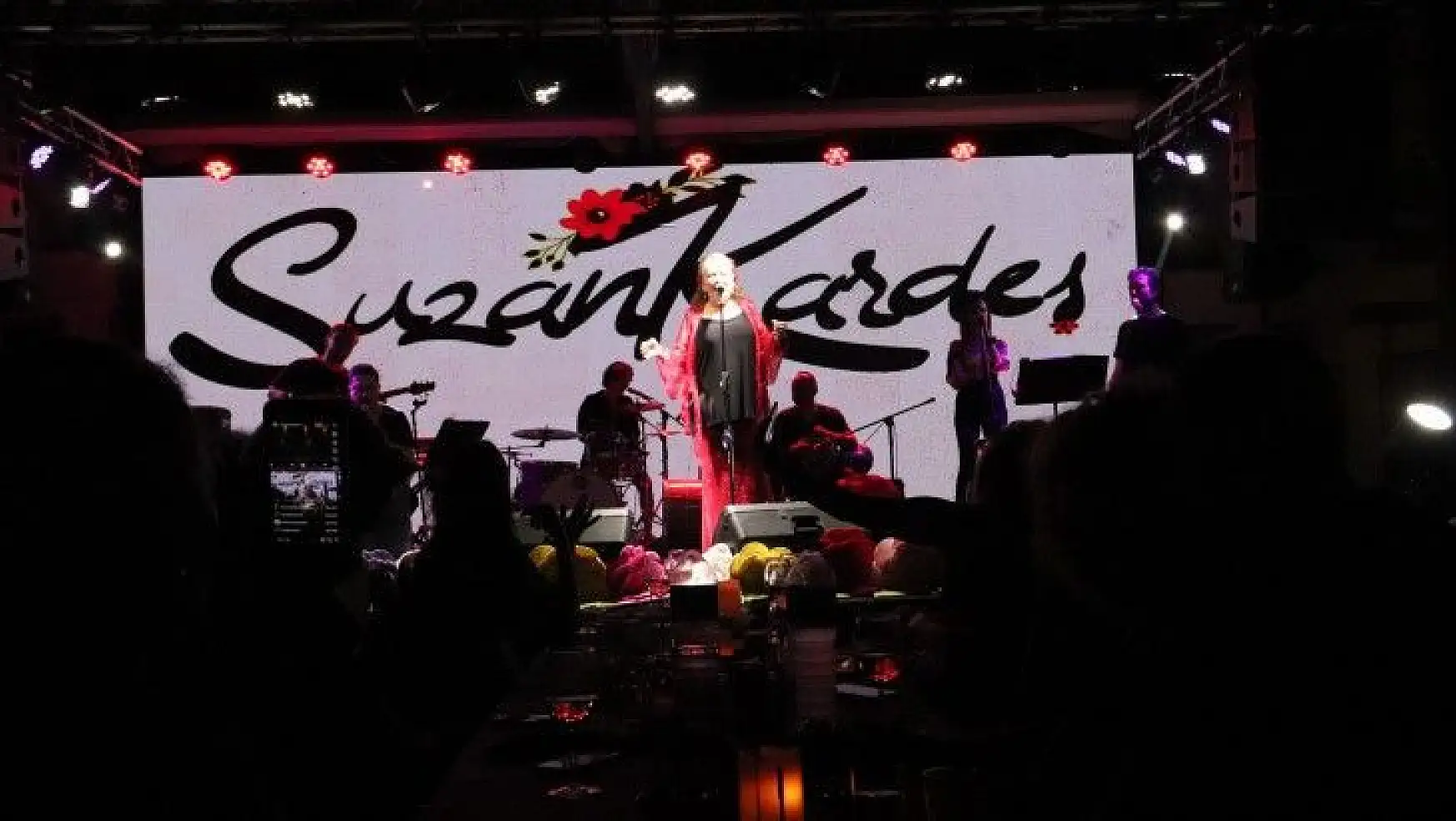 Suzan Kardeş'ten müzik ziyafeti