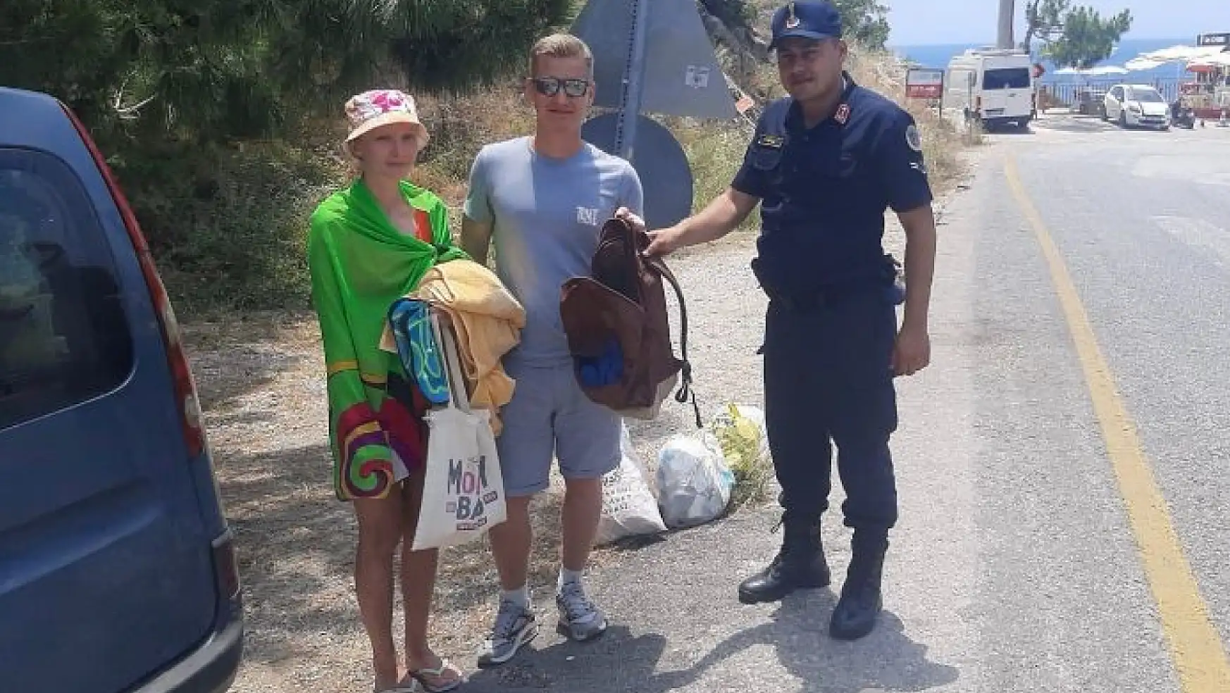 Turistlerin eşyalarını çalan hırsız yakalandı