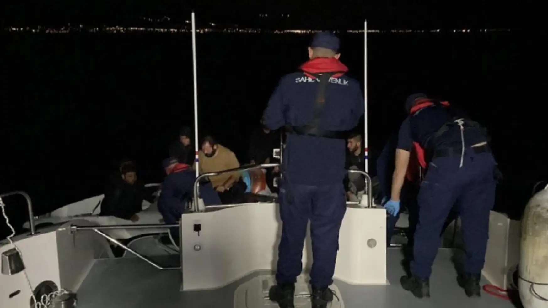 Türk karasularına geri itilen göçmenler kurtarıldı
