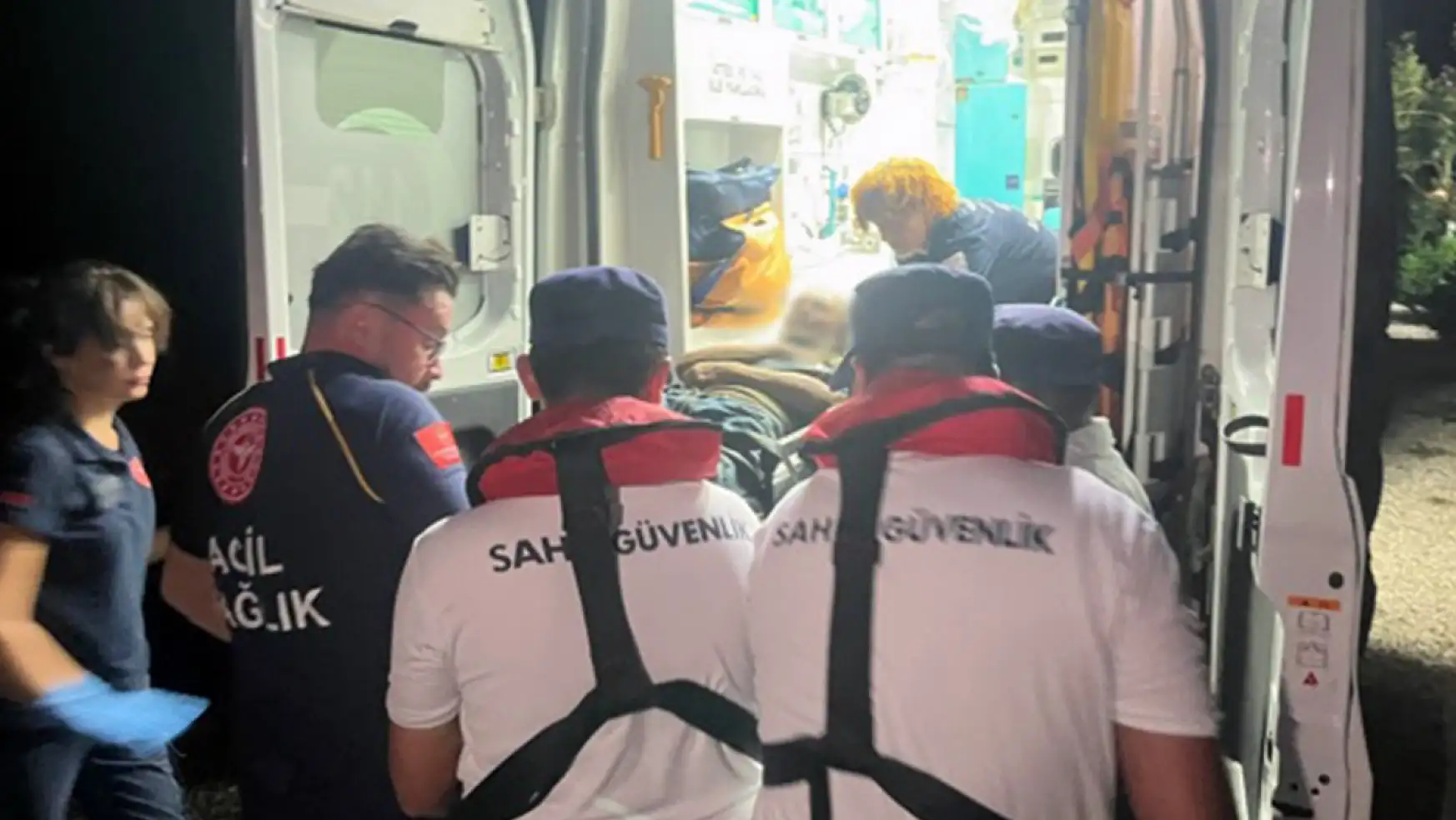Yelkenli Teknede Rahatsızlanan Vatandaşa Tıbbi Tahliye