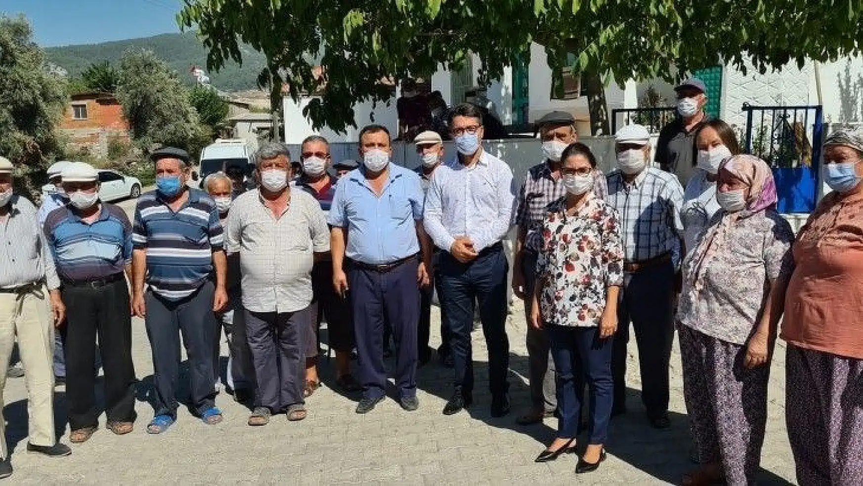 Yeniköy Kemerköy Elektrik Üretim AŞ yetkilileri, köylülerle bir araya geldi
