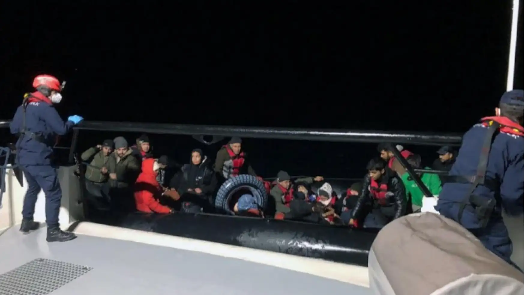 Yunan adalarına geçmeye çalışan göçmenler yakalandı