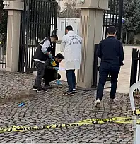 Ağabey, annesinin cenazesinde kardeşini silahla vurarak öldürdü