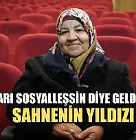 Çocukları sosyalleşsin diye geldi, sahnenin yıldızı oldu