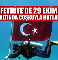 Fethiye'de 29 Ekim, su altında coşkuyla kutlandı