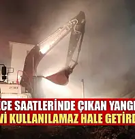 Gece Saatlerinde Çıkan Yangın Evi Kullanılamaz Hale Getirdi