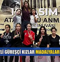 Köyceğizli güreşçi kızlar madalyaları topladı