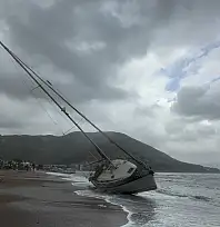 Marmaris'te şiddetli fırtına ve sağanak yağış etkili oluyor