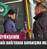 Muğla Büyükşehir Türk Bayrağı Dağıtarak Dayanışma Mesajı Verdi