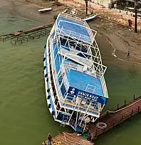 Muğla'da çamur rengine bürünen deniz havadan görüntülendi