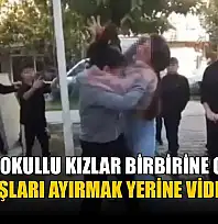 Ortaokullu kızlar birbirine girdi, arkadaşları ayırmak yerine video çekti