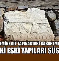 Roma dönemine ait tapınaktaki kabartmalı taşlar köydeki eski yapıları süslüyor