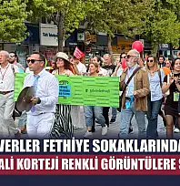 Sinemaseverler Fethiye sokaklarında buluştu: Film Festivali Korteji renkli görüntülere sahne oldu