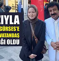 Tarzıyla Müslüm Gürses'e benzeyen vatandaş ilgi odağı oldu