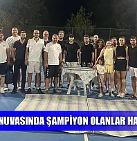 Tenis turnuvasında şampiyon olanlar halıyı kaptı
