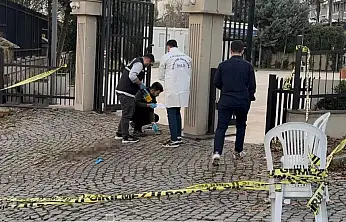 Ağabey, annesinin cenazesinde kardeşini silahla vurarak öldürdü