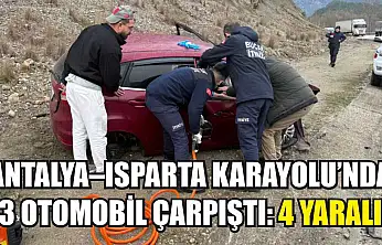 Antalya–Isparta Karayolu'nda 3 otomobil çarpıştı: 4 yaralı