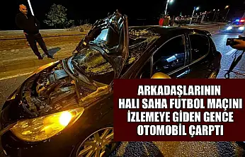Arkadaşlarının halı saha futbol maçını izlemeye giden gence otomobil çarptı