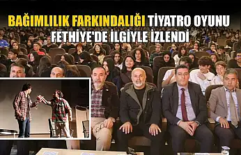 Bağımlılık farkındalığı tiyatro oyunu Fethiye'de ilgiyle izlendi