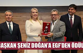 Başkan Şeniz Doğan'a EGF'den ödül