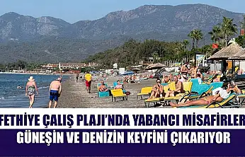 Fethiye Çalış Plajı'nda yabancı misafirler güneşin ve denizin keyfini çıkarıyor