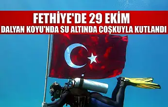 Fethiye'de 29 Ekim, Dalyan Koyu'nda su altında coşkuyla kutlandı