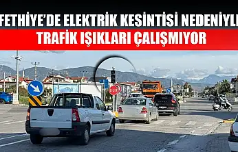 Fethiye'de elektrik kesintisi nedeniyle trafik ışıkları çalışmıyor