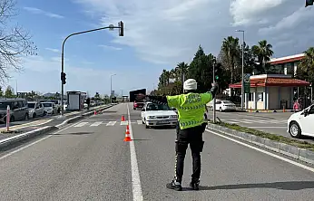 Fethiye Devlet Hastanesi önünde motosiklet ve otomobillere yönelik uygulama