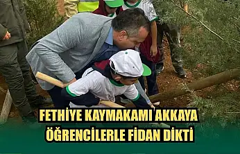 Fethiye Kaymakamı Akkaya, öğrencilerle fidan dikti
