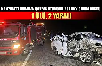Kamyonete arkadan çarpan otomobil hurda yığınına döndü: 1 ölü, 2 yaralı