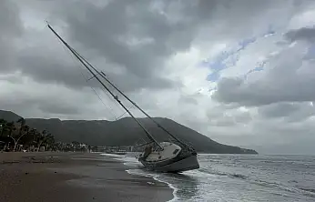 Marmaris'te şiddetli fırtına ve sağanak yağış etkili oluyor