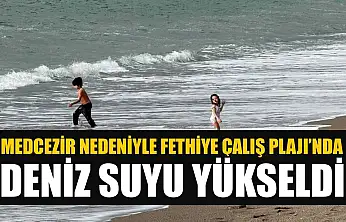 Medcezir nedeniyle Fethiye Çalış Plajı'nda deniz suyu yükseldi