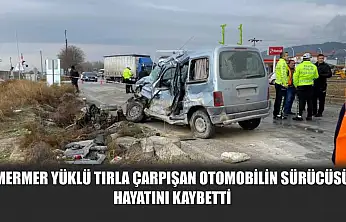 Mermer Yüklü Tırla Çarpışan Otomobilin Sürücüsü Hayatını Kaybetti