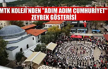 MTK Koleji'nden 'Adım Adım Cumhuriyet' Zeybek gösterisi