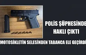 Polis şüphesinde haklı çıktı, motosikletin selesinden tabanca ele geçirdi