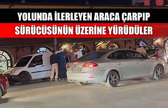 Yolunda ilerleyen araca çarpıp sürücüsünün üzerine yürüdüler