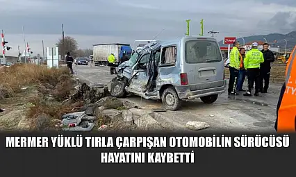 Mermer Yüklü Tırla Çarpışan Otomobilin Sürücüsü Hayatını Kaybetti
