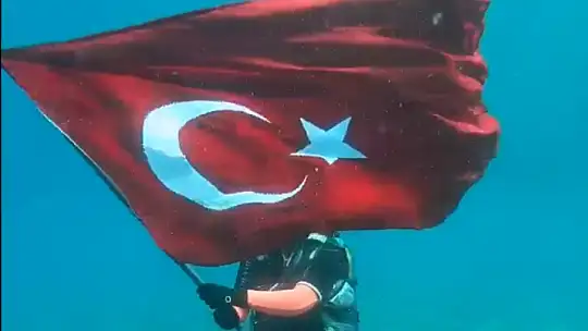 30 Ağustos Zafer Bayramı deniz altında kutlandı